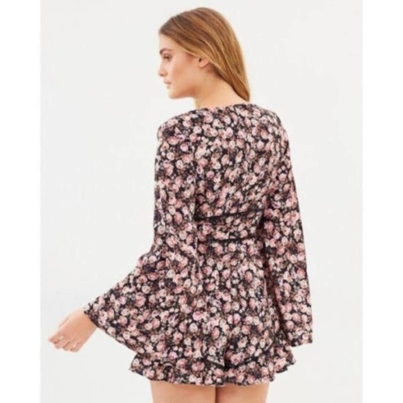 KEEPSAKE THE LABEL Floral Deep V Neck Bell Sleeve Romper Playsuit SMALL Chic - Picture 4 of 6